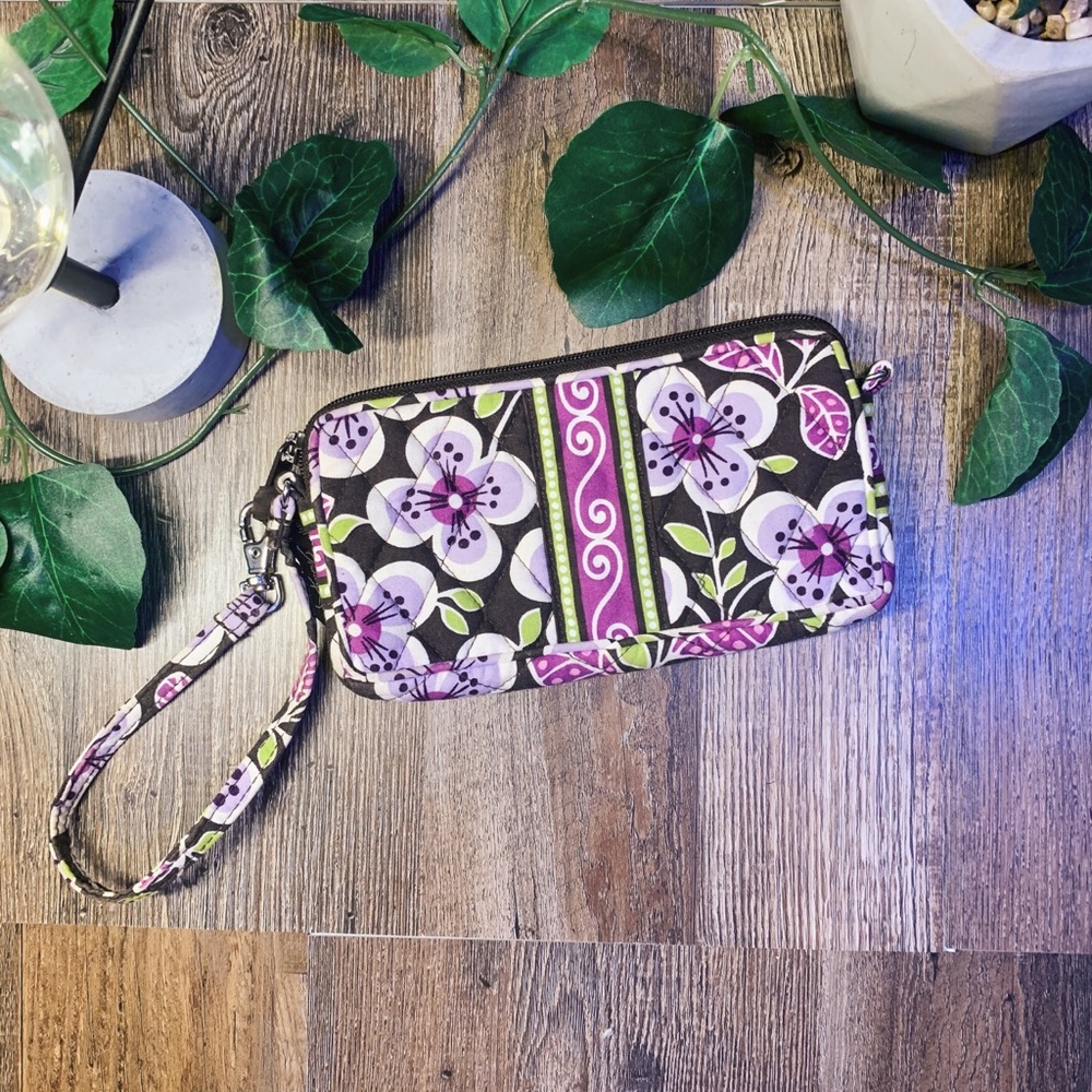 4 FOR $25⭐️ 
Vera Bradley Wallet wristlet